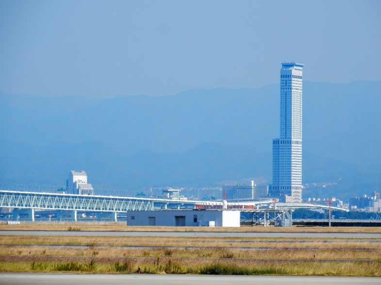 関空からみるアベノハルカス