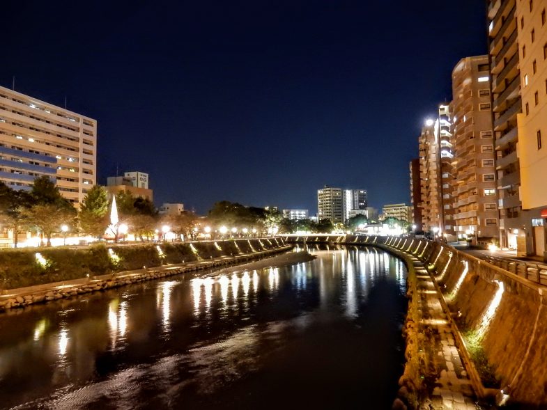 甲突川の橋の上から鹿児島の夜景