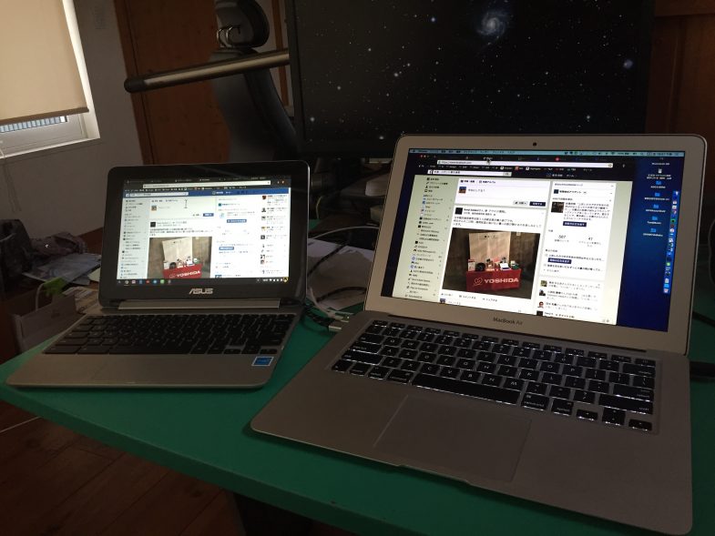 ChromebookとMacBook Airとを並べて