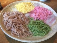 五色そうめん（なぜか四色