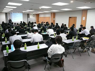 会場は満席、多くの歯科関係者が詰めかけた